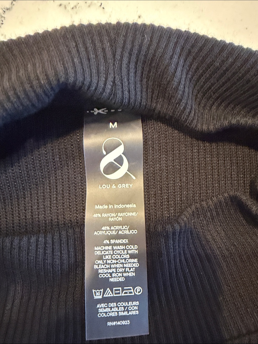 Lou & Grey Colorblock Mock Neck Top Black/White M - Picture 5 of 5
